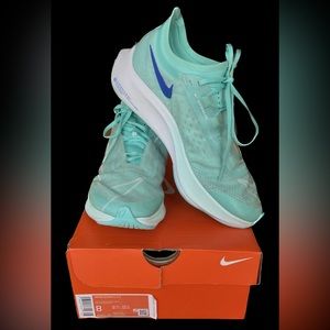 Women’s Nike Zoom Fly 3. Size 8. Teal tint/ white-aurora green